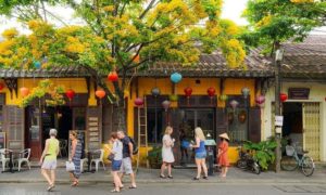 ベトナムのホイアンは観光名所を再開します