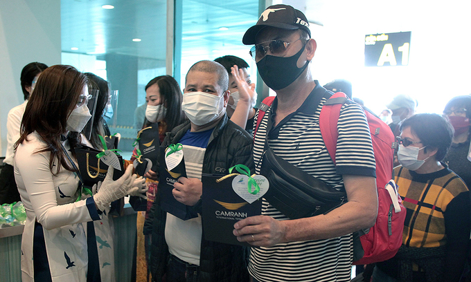 ベトナム カインホアはワクチンパスポートで最初の外国人観光客を歓迎
