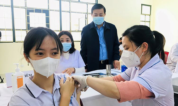 ベトナム 120人の子供が入院しワクチンバッチの使用を一時停止