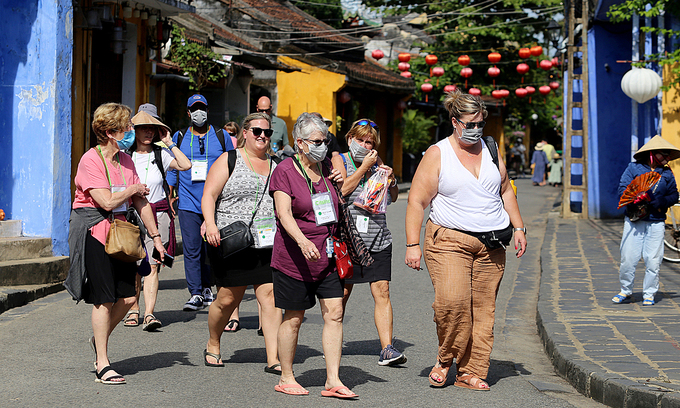 ベトナム 外国人観光客向けCovid旅行保険の廃止を提案