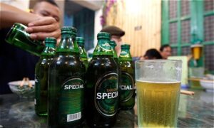 ベトナムの男性の悪化する飲酒習慣