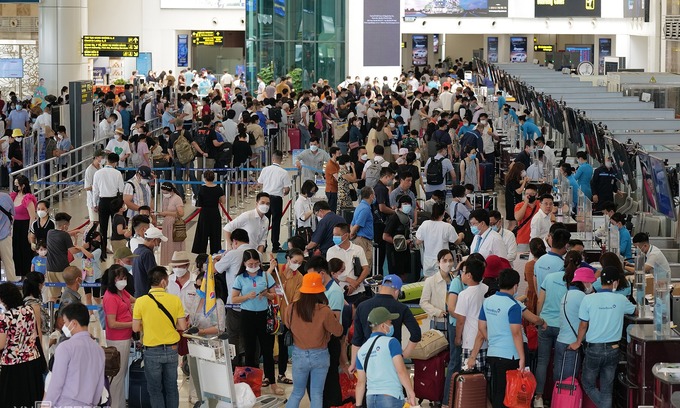 ベトナム 夏場の旅行需要、燃料価格高騰で航空運賃が高騰